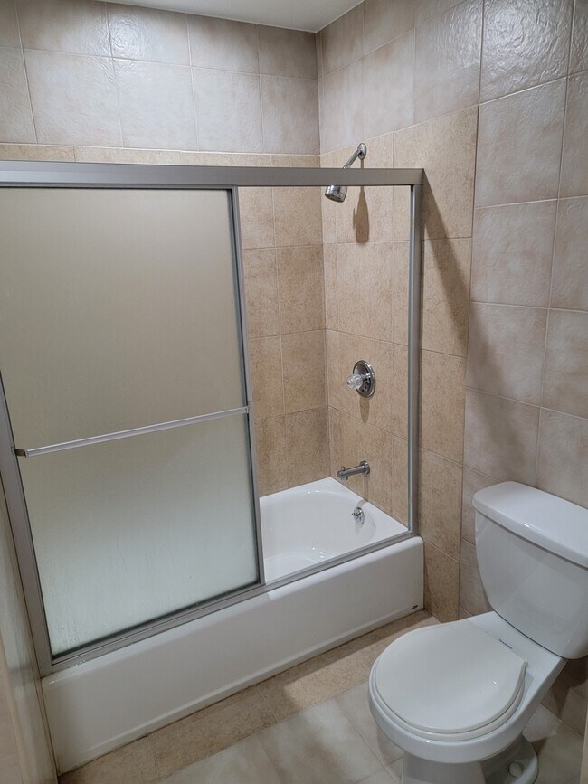 shower - 334 Shotwell St