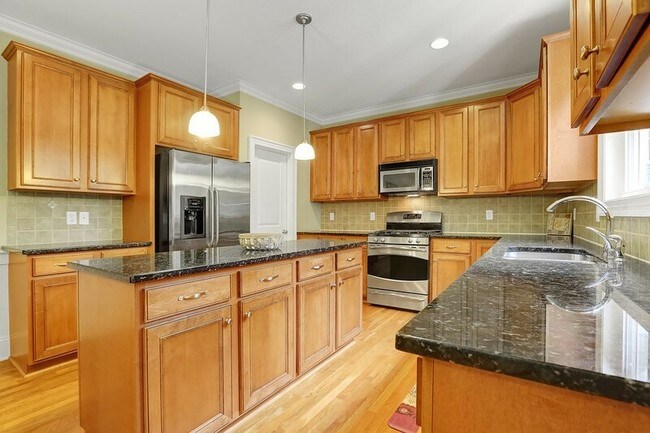Building Photo - 8855 New Forest Dr
