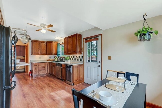 Building Photo - Available in Shadle 3 bedroom with large 2...