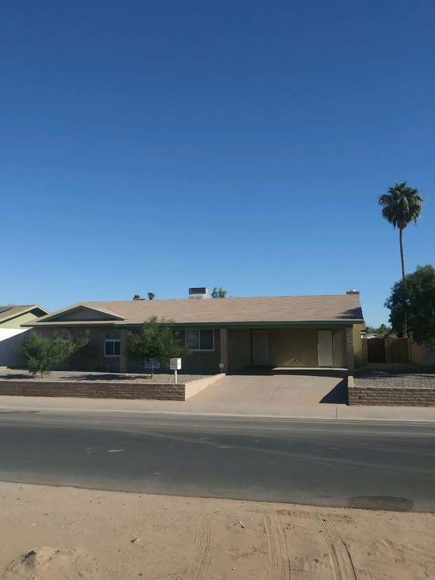 Primary Photo - 408 E Viola St