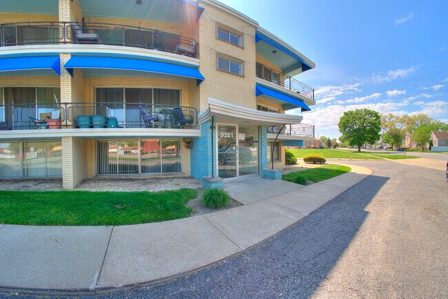 Building Photo - 9551 S Kedzie Ave