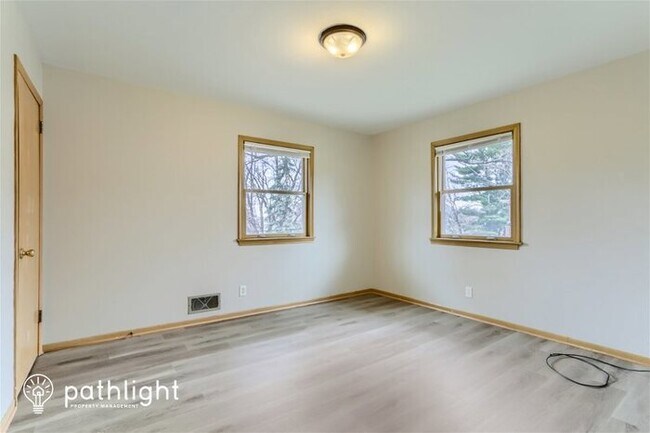Building Photo - 1771 City Heights Dr, Maplewood, MN, 55117