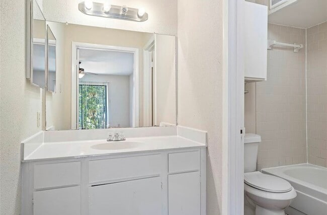 Foto del edificio - West Airport, Unit 902