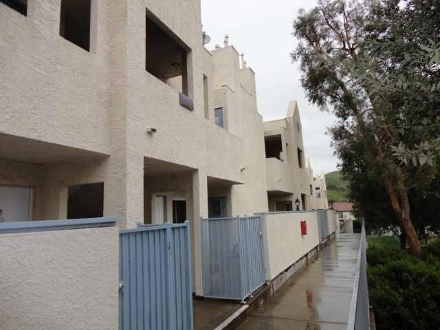 Primary Photo - Nice 2 + 2 Gated Condo Santa Clarita