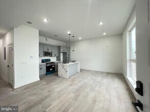 Building Photo - 2550 Hope St