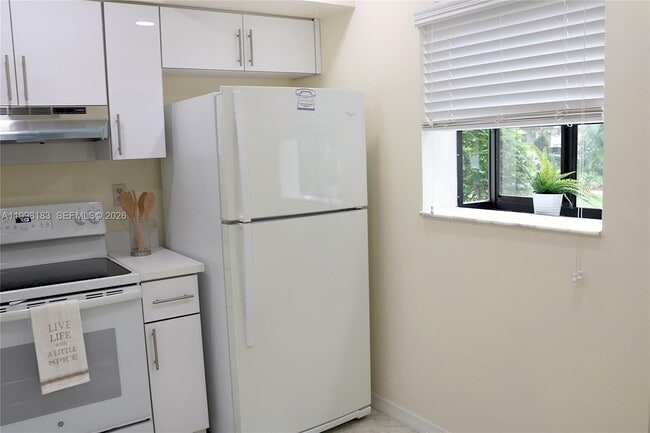Foto del edificio - 401 Gardens Dr
