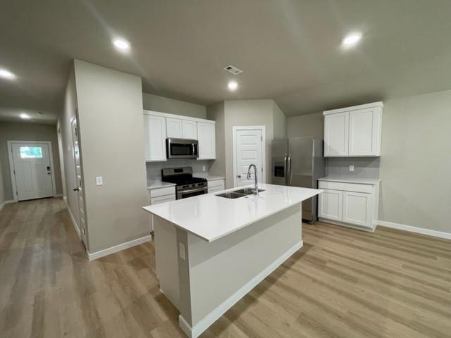 Building Photo - 907 W Nursery Rd