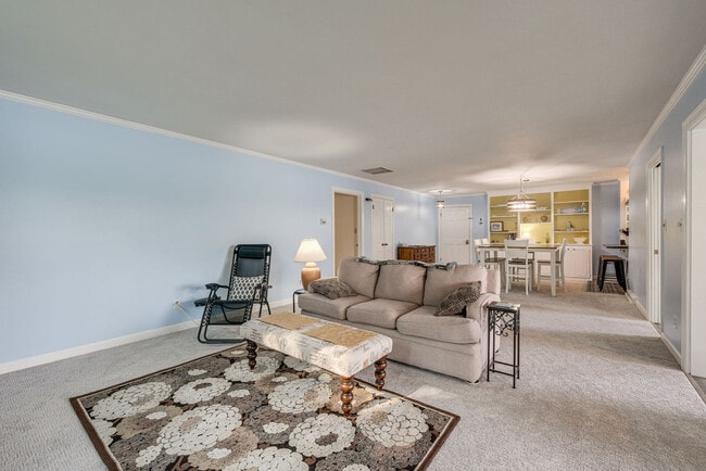 Building Photo - 552 Rio Vista