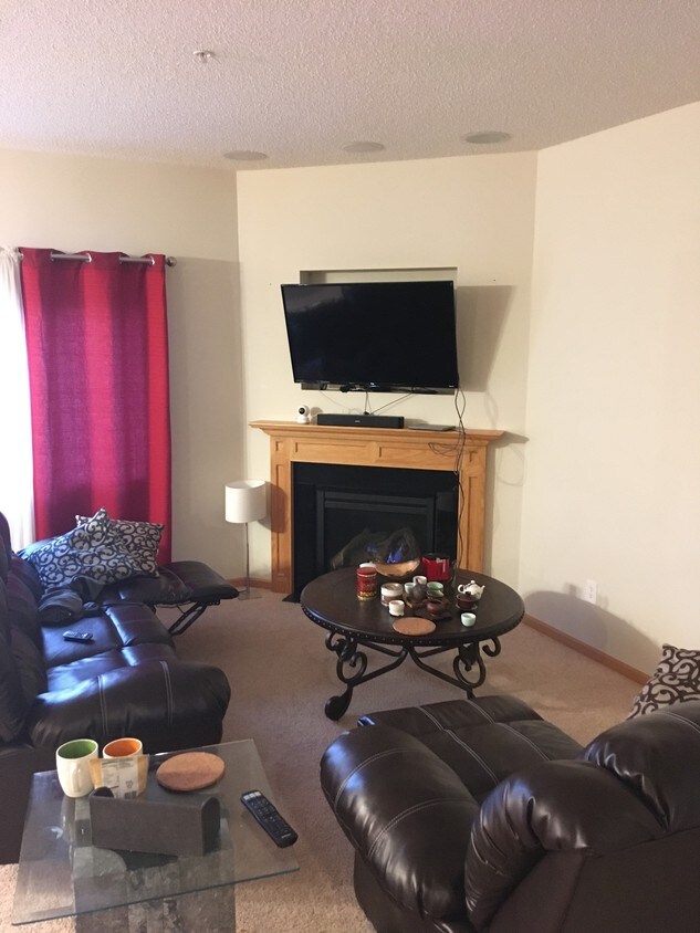 5242 Greenwood Dr, Mounds View, MN 55112 Townhome Rentals in Mounds