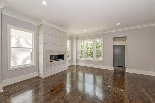 Foto del edificio - 3553 Blair Cir NE