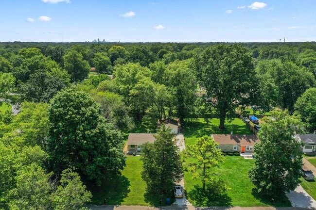 Building Photo - 1909 Mayfair Dr