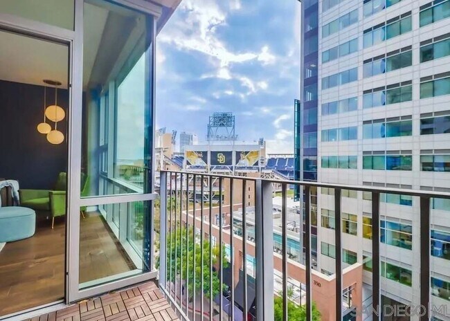 Foto del edificio - 321 10th Ave