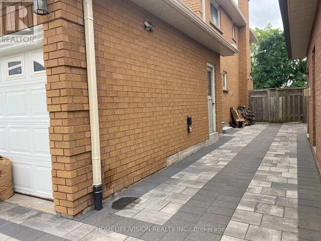 Building Photo - 492 Raymerville Dr