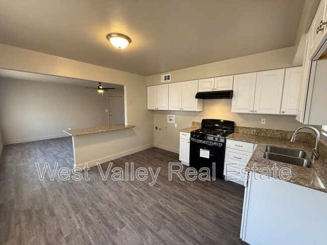 Building Photo - 511 San Emidio St