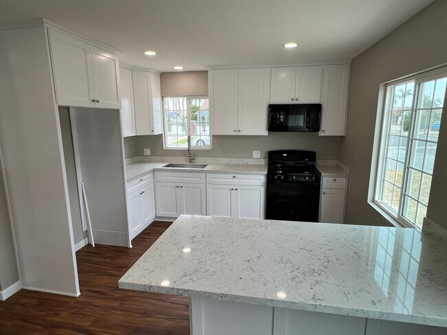 Building Photo - Extensively Remodeled 3 Bed 2 Bath Garden ...