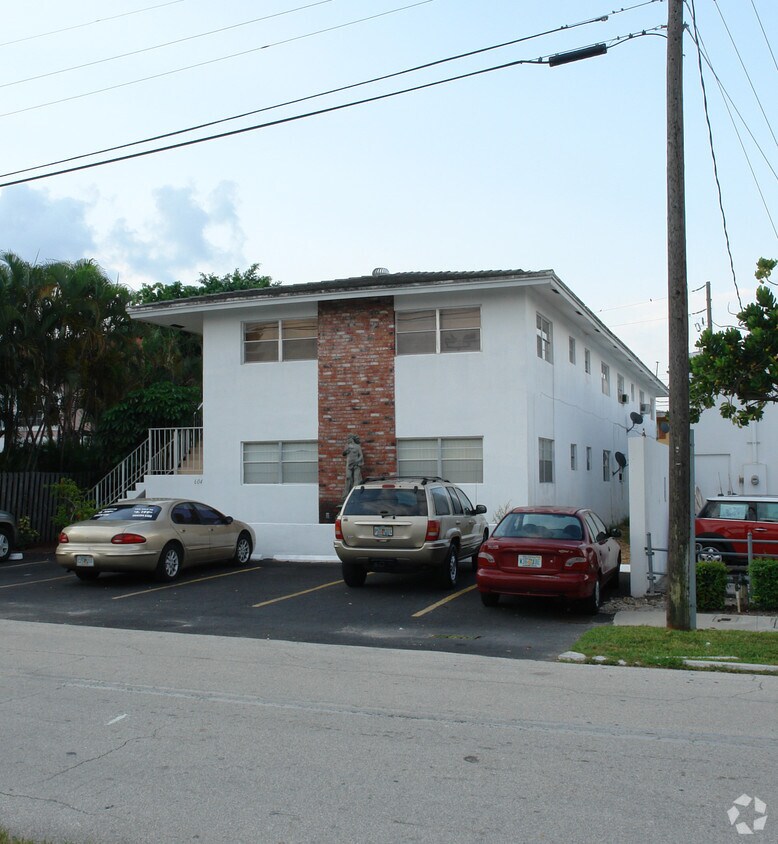 Building Photo - 604 SE 14th Ct