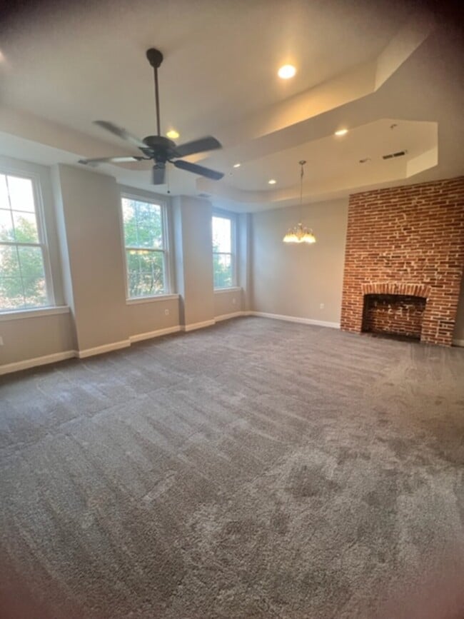 Building Photo - Apartment for rent
