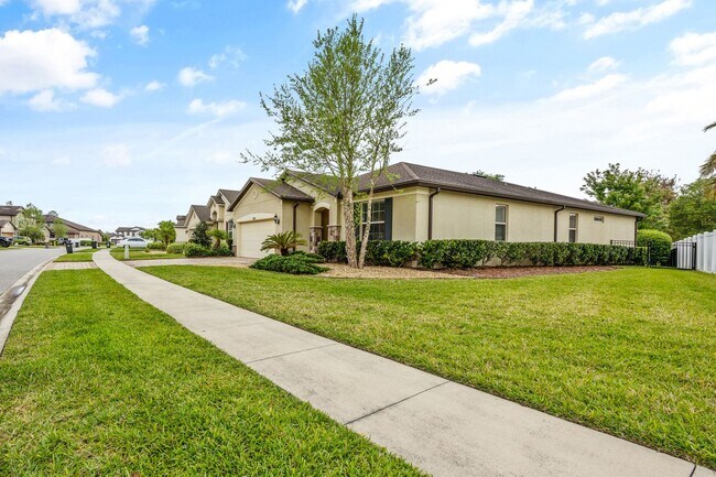 Building Photo - Beautifully Maintained home in Pool Commun...