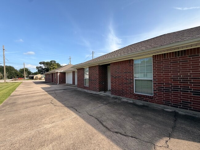 exterior - 1002 Helena Ave
