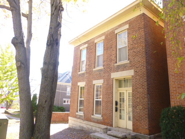 Building Photo - 413 Court St
