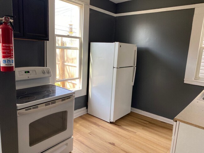 Foto del edificio - 2531 Deming Ave