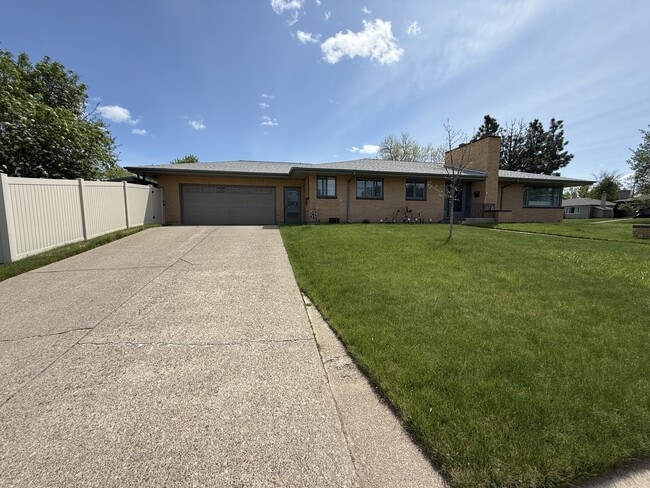 Building Photo - 3201 7th Ave S