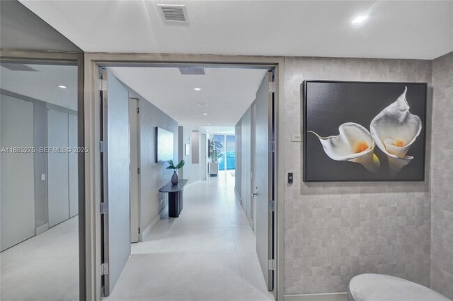 Foto del edificio - 18975 Collins Ave