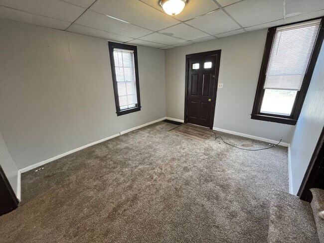 Building Photo - Remodeled 2 Bedroom!