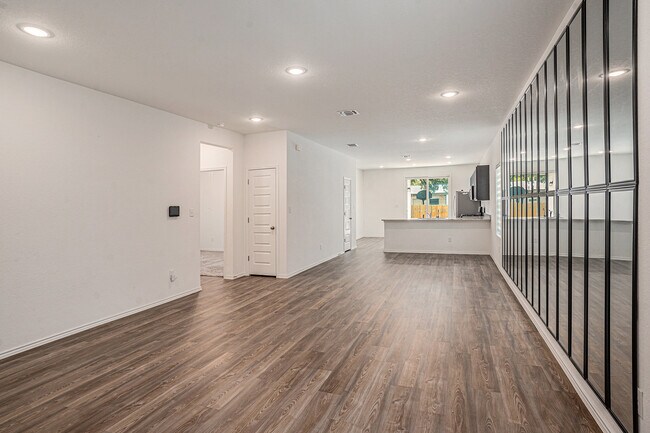 Foto del edificio - 4422 Chandler Rd