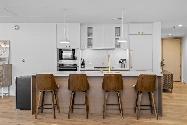 Building Photo - 70 Rainey St