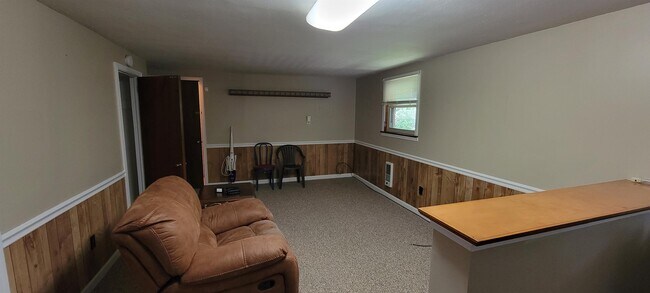 Building Photo - 50 Dillingham Rd