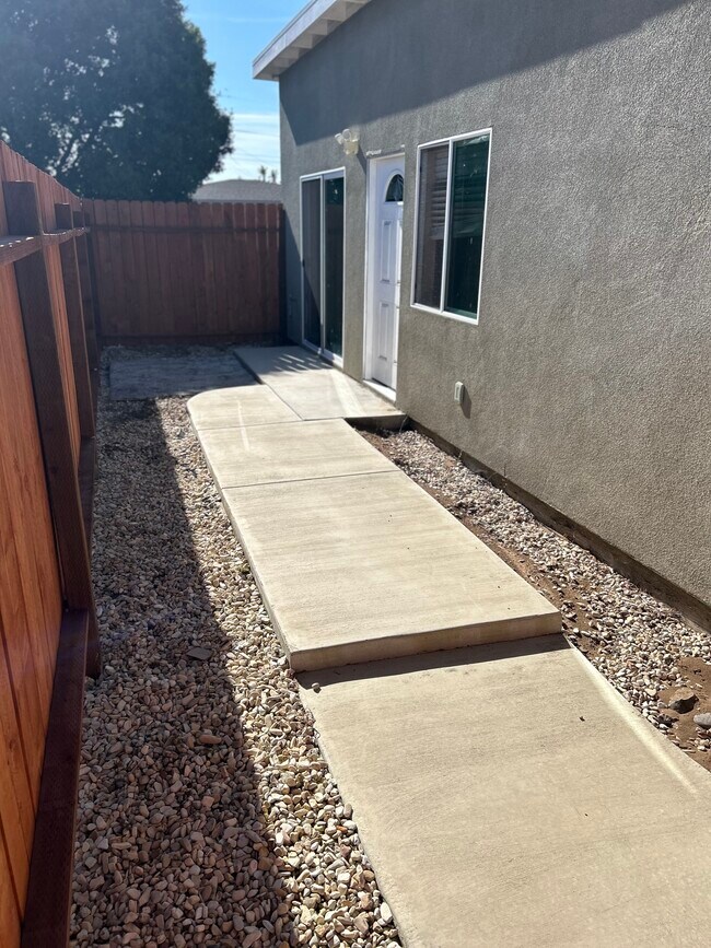 Entry fenced area - 146 S Alpine St