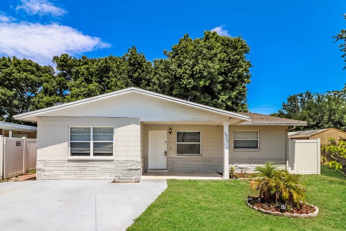 Foto principal - 3713 37th St N
