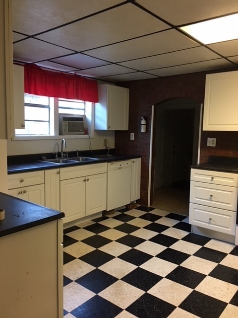 Building Photo - Two Bedroom One Bath Home In Huntington