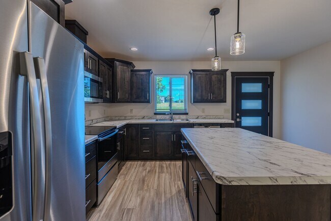 Building Photo - Altoona 10-Unit