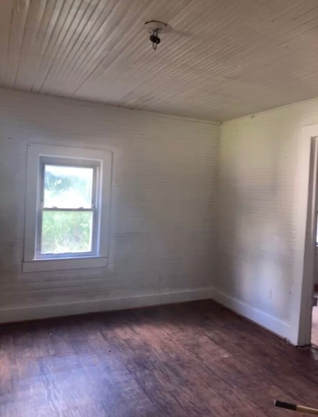 Building Photo - Spacious Laurens Home!