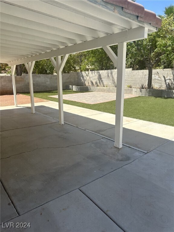 Building Photo - 8353 Hidden Hills Dr