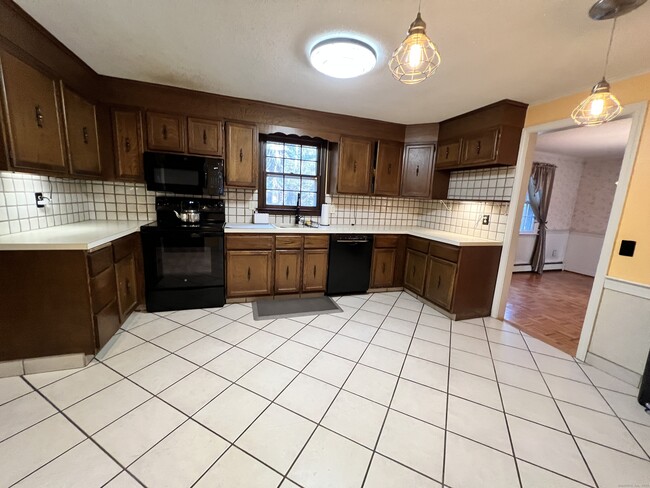 Building Photo - 12 Hilltop Dr