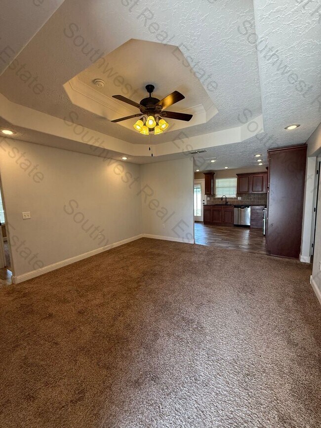 Foto del edificio - Spacious 3 Bedroom 2 Bath