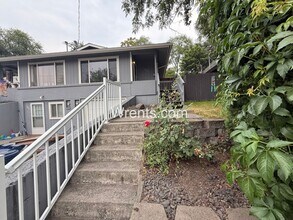 Building Photo - 104-104 W Cora Ave