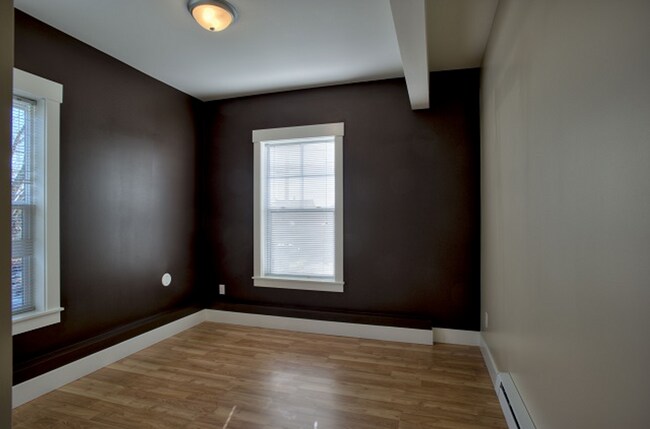 Foto del edificio - 2406 E Pine St