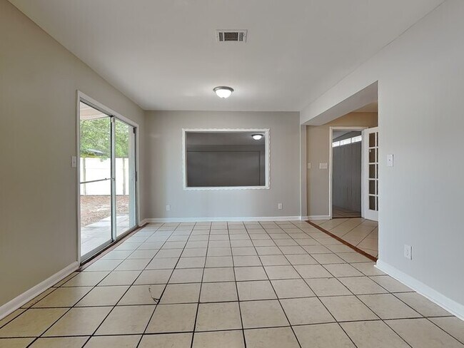 Foto del edificio - 10927 Regency Dr
