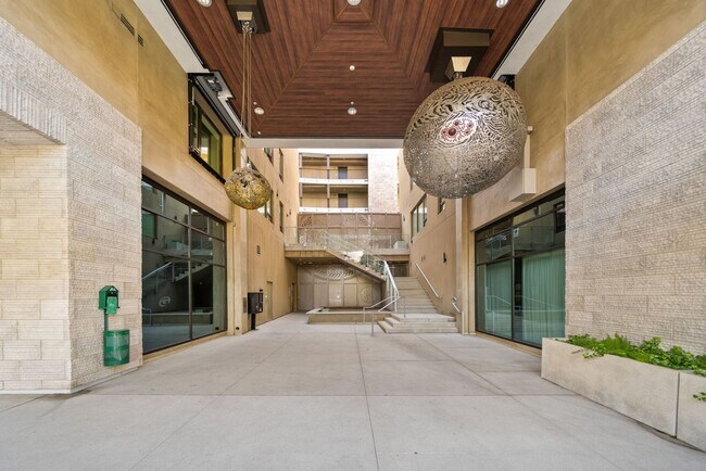 Building Photo - Modern 2-Bedroom Condo with Rooftop Amenit...