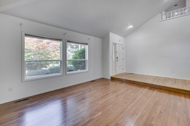 Building Photo - Updated 4 bed 2.5 bath in Sammamish!