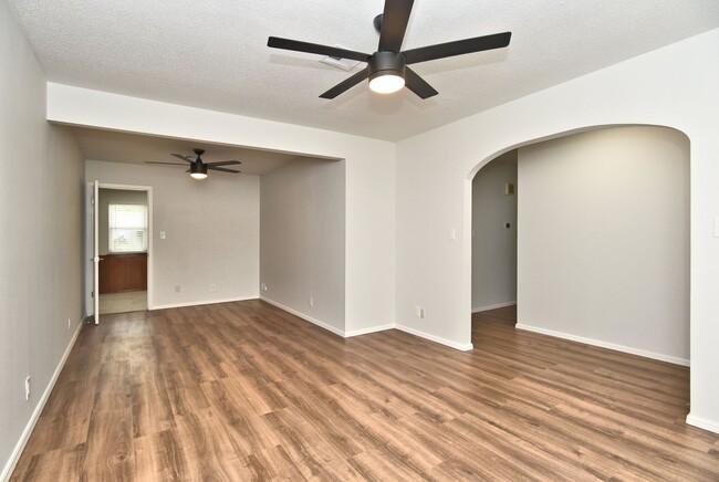 Building Photo - 6925 E 73rd St