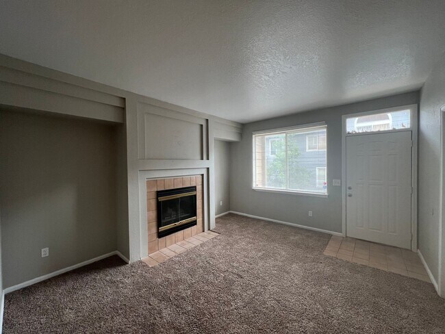 Foto del edificio - 1 Bed 1.5 Bath Townhome in Aurora!