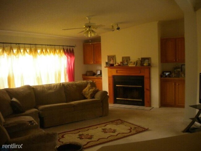 Building Photo - 3 br, 2 bath House - 320 Ridgeview drive