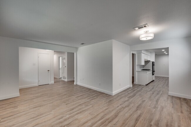 Foto del edificio - 2707 Peachtree Ln