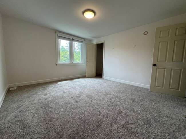 Building Photo - Newly Renovated 3-Bedroom Townhome in Drex...