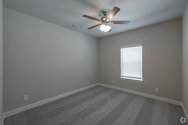 B4 Second Bedroom - Cottage Living